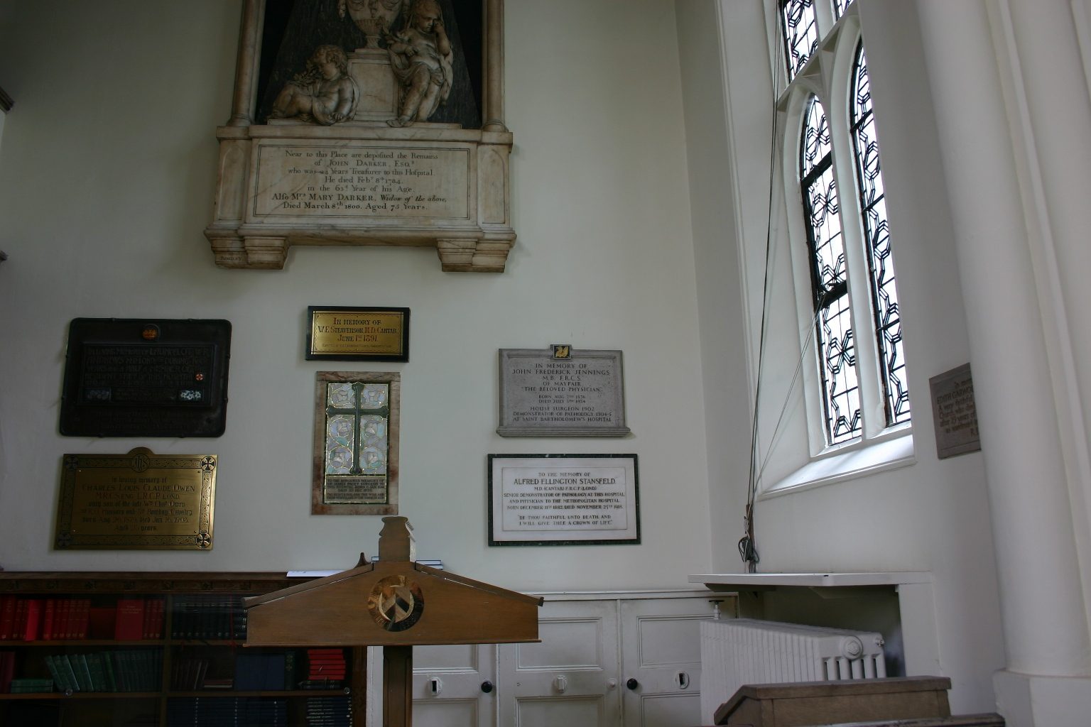 John Frederick Jennings' memorial tablet, St Bartholomew's Hospital, London - 01.JPG